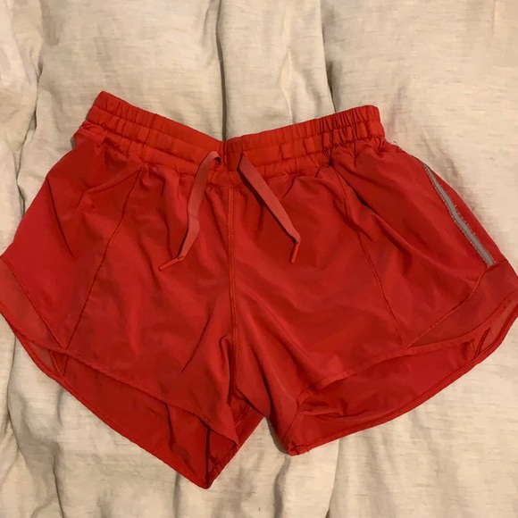 Hotty hot shorts lululemon size 10 - Picture 1 of 4